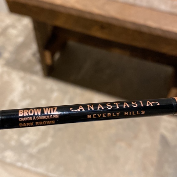 🆕 Anastasia Beverly Hills - Brow Wiz Pencil - Picture 2 of 7